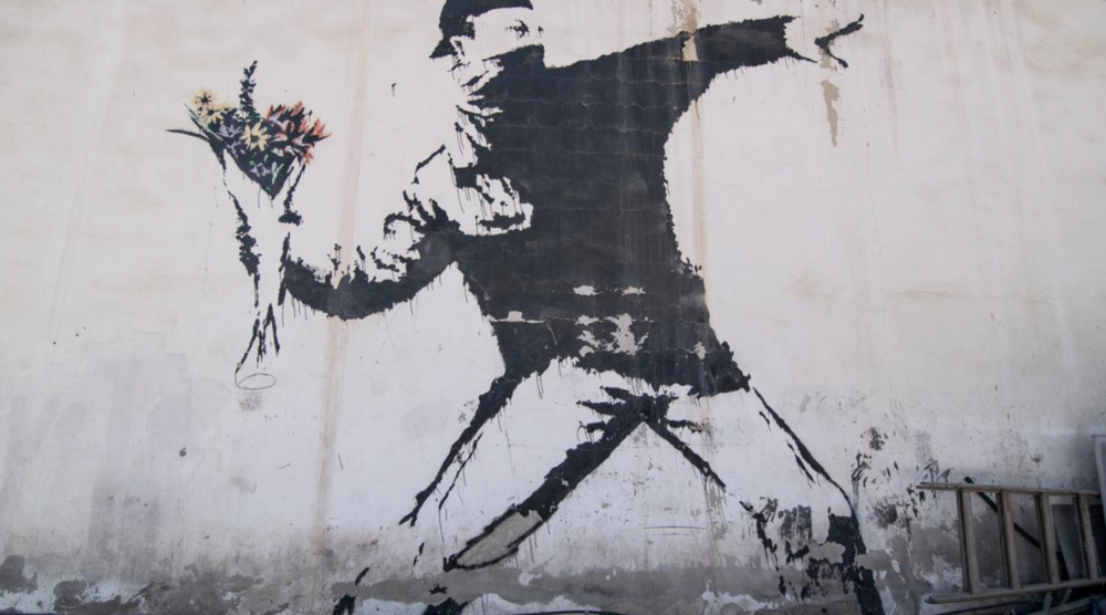 Love is the air par Banksy sur le mur de séparation de Jérusalem - Blog d'Happy Paint