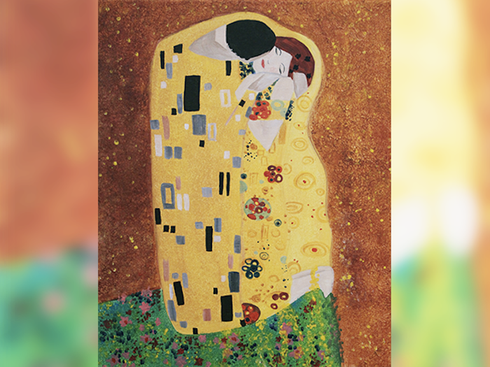 Cours de peinture débutant Happy Paint by Happy Labs avec la peinture Le Baiser de Klimt, un apéro créatif avec un atelier peinture dans un bar accessible à tous, animé par un artiste dans une ambiance conviviale