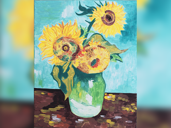 Cours de peinture débutant Happy Paint by Happy Labs avec la peinture les Tournesols de Van Gogh, un apéro créatif avec un atelier peinture dans un bar accessible à tous, animé par un artiste dans une ambiance conviviale